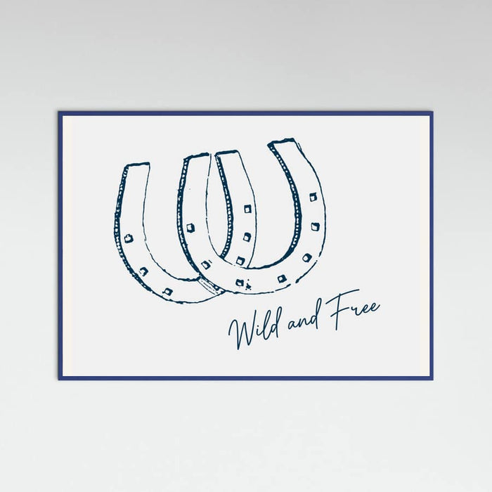 Plakat Horseshoe Wild and Free Navy Blue – plakat i druk artystyczny