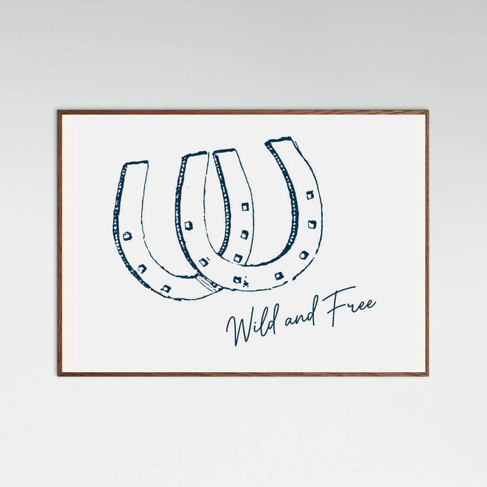Plakat Horseshoe Wild and Free Navy Blue – plakat i druk artystyczny