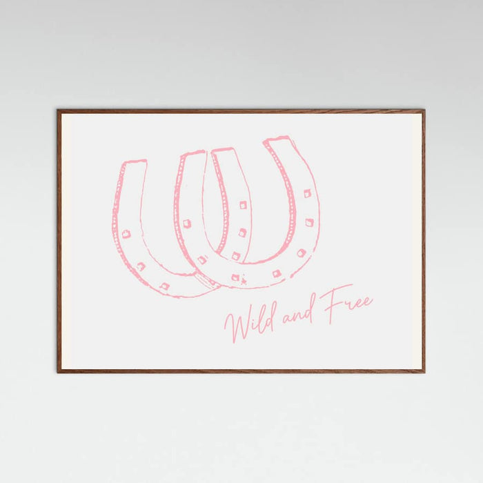 Horseshoe Wild and Free Pink Poster – plakat og kunsttryk