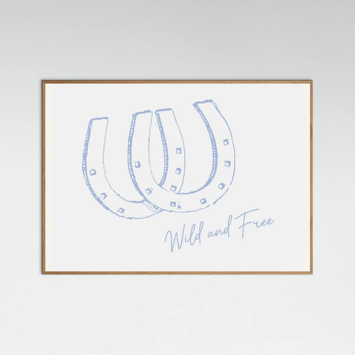 Horseshoe Wild and Free Blue Poster – plakat og kunsttryk