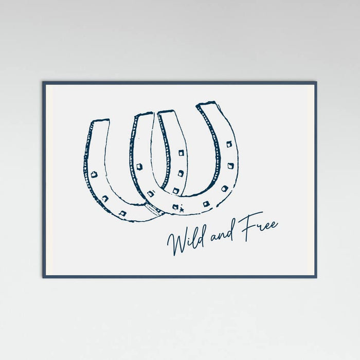 Plakat Horseshoe Wild and Free Navy Blue – plakat i druk artystyczny