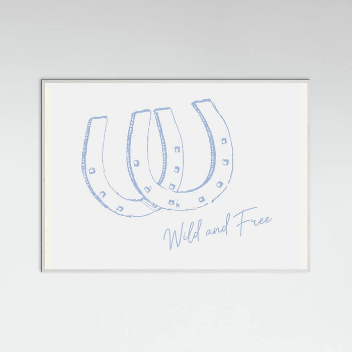 Horseshoe Wild and Free Blue Poster – plakat og kunsttryk