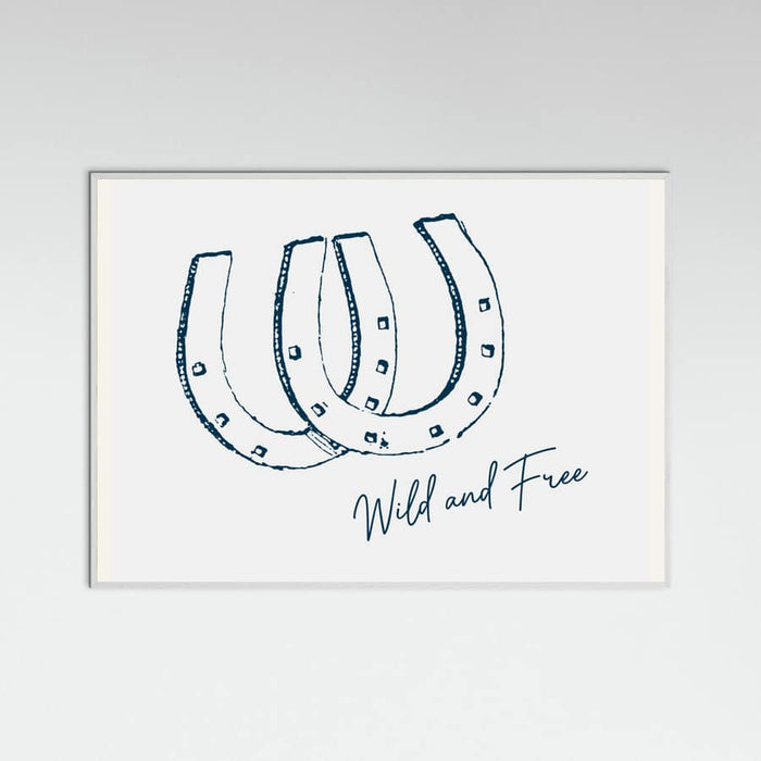 Plakat Horseshoe Wild and Free Navy Blue – plakat i druk artystyczny