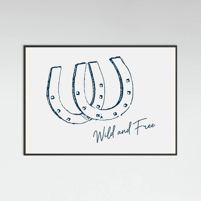 Plakat Horseshoe Wild and Free Navy Blue – plakat i druk artystyczny