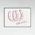 Horseshoe Wild and Free Red Poster – plakat og kunsttryk