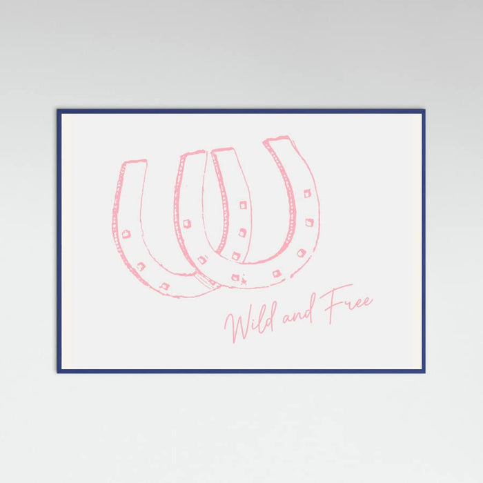 Horseshoe Wild and Free Pink Poster – plakat og kunsttryk
