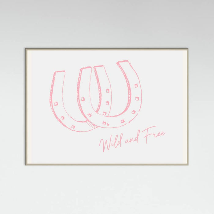 Horseshoe Wild and Free Pink Poster – plakat og kunsttryk