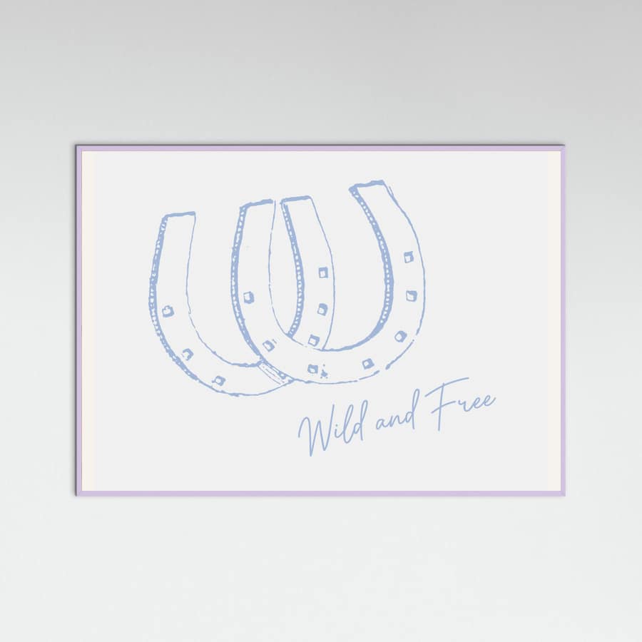 Horseshoe Wild and Free Blue Poster – plakat og kunsttryk