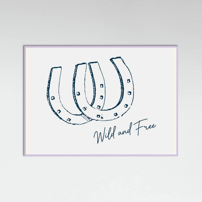 Plakat Horseshoe Wild and Free Navy Blue – plakat i druk artystyczny