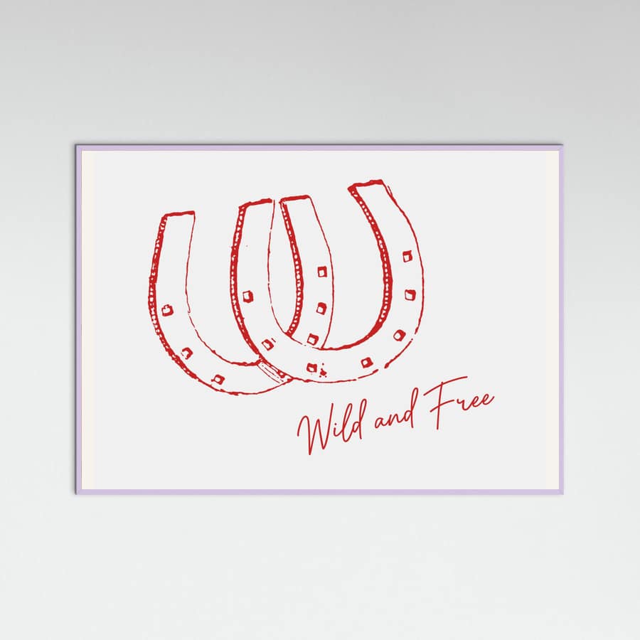 Horseshoe Wild and Free Red Poster – plakat og kunsttryk