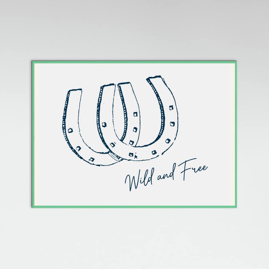 Plakat Horseshoe Wild and Free Navy Blue – plakat i druk artystyczny