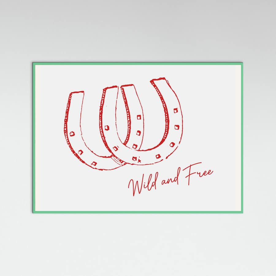 Horseshoe Wild and Free Red Poster – plakat og kunsttryk