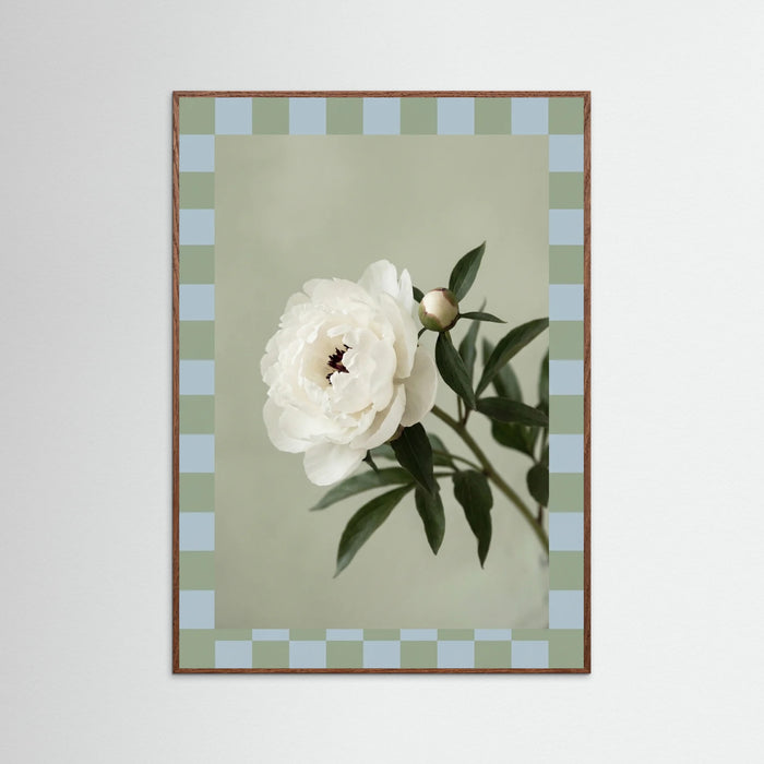 Oak Dark Elegant Blooms