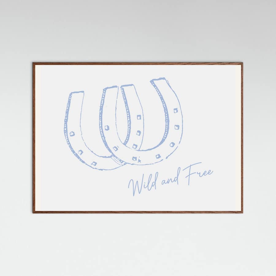 Horseshoe Wild and Free Blue Poster – plakat og kunsttryk