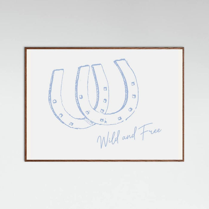Horseshoe Wild and Free Blue Poster – plakat og kunsttryk