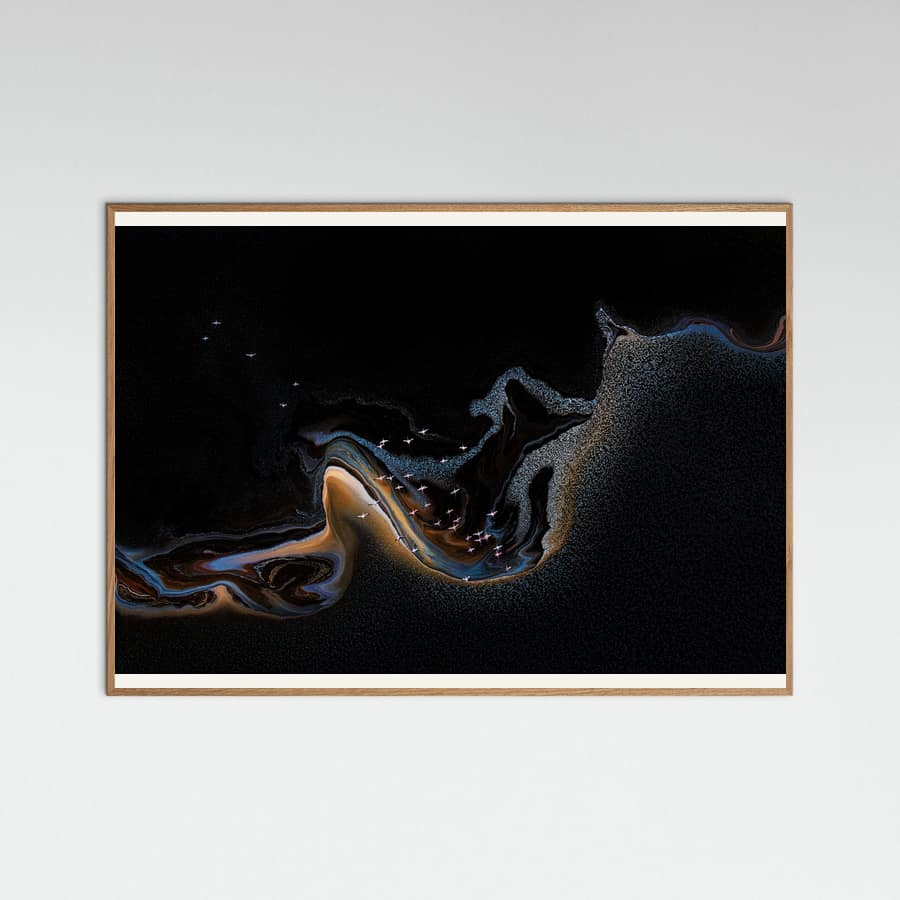 Flamingo over lake Poster – poster en kunstdruk