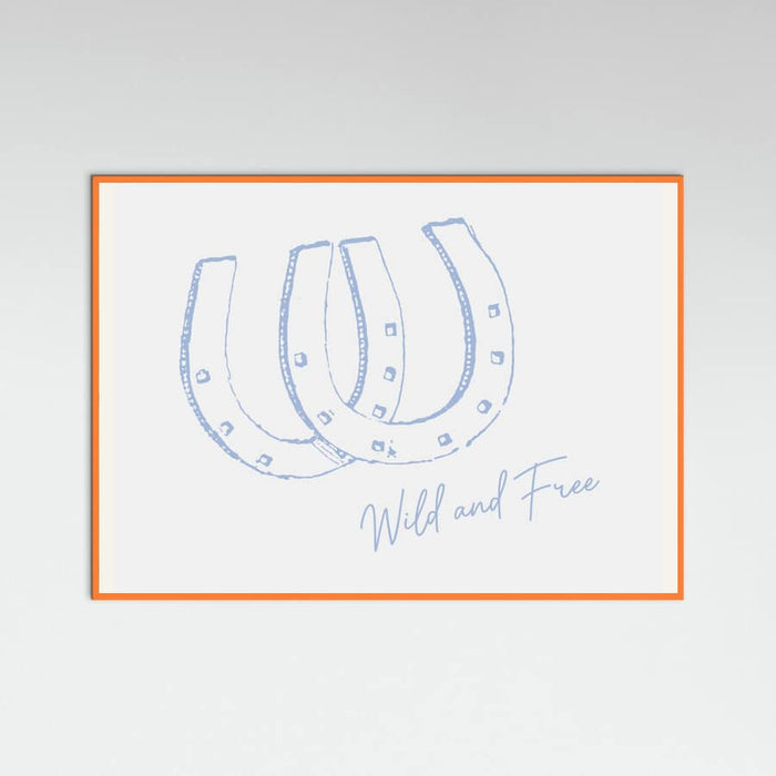 Horseshoe Wild and Free Blue Poster – plakat og kunsttryk