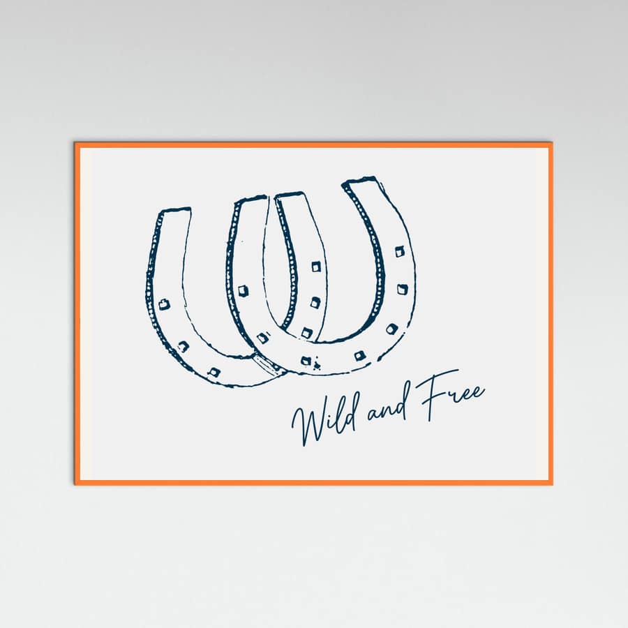 Plakat Horseshoe Wild and Free Navy Blue – plakat i druk artystyczny