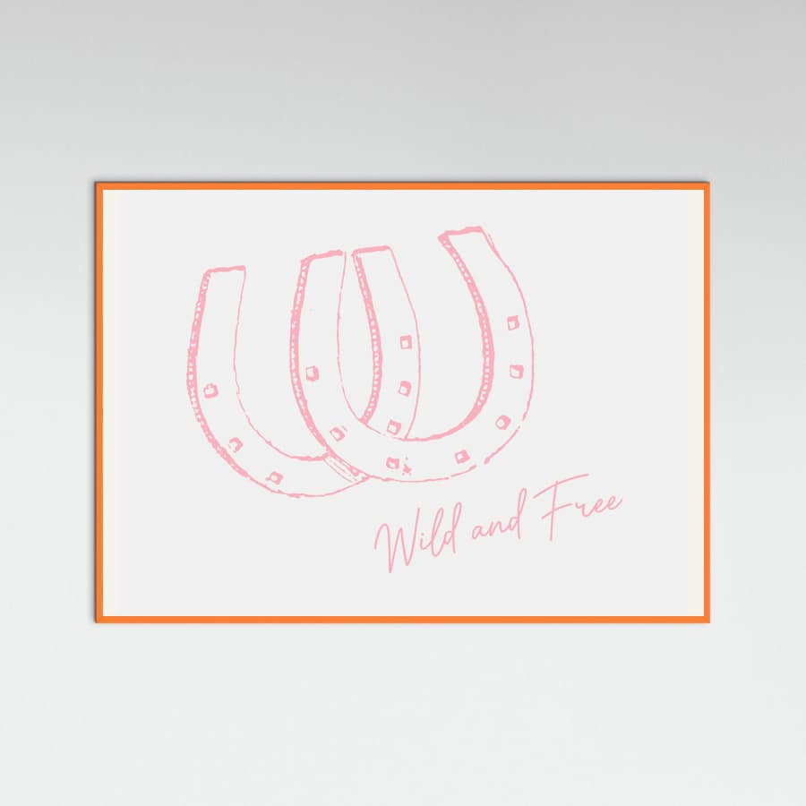 Horseshoe Wild and Free Pink Poster – plakat og kunsttryk