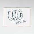 Plakat Horseshoe Wild and Free Navy Blue – plakat i druk artystyczny