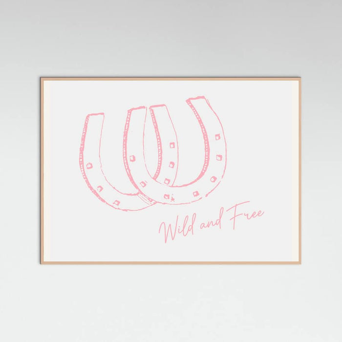 Horseshoe Wild and Free Pink Poster – plakat og kunsttryk
