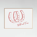 Horseshoe Wild and Free Red Poster – plakat og kunsttryk