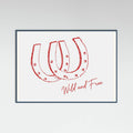 Horseshoe Wild and Free Red Poster – plakat og kunsttryk