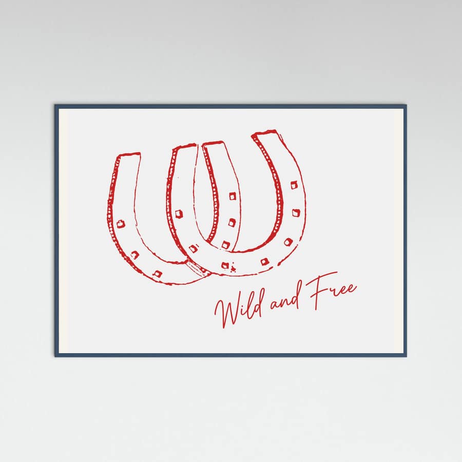 Horseshoe Wild and Free Red Poster – plakat og kunsttryk