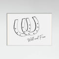 Horseshoe Wild and Free Black Poster – plakat og kunsttryk