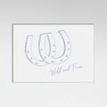 Horseshoe Wild and Free Blue Poster – plakat og kunsttryk