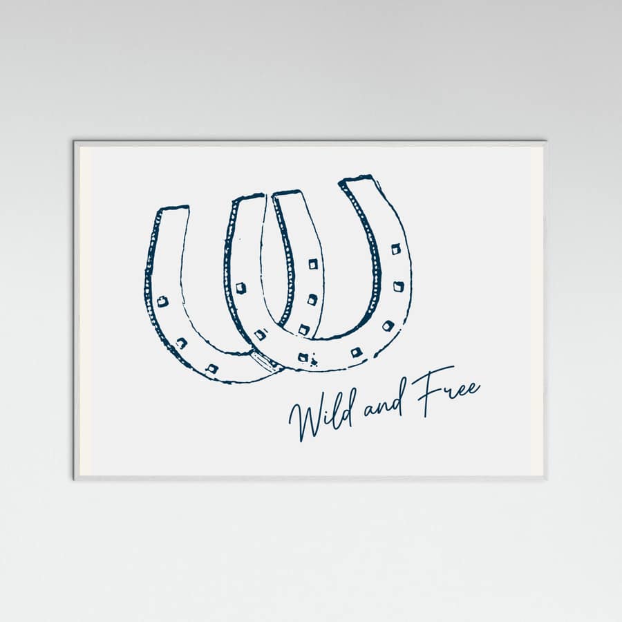 Plakat Horseshoe Wild and Free Navy Blue – plakat i druk artystyczny