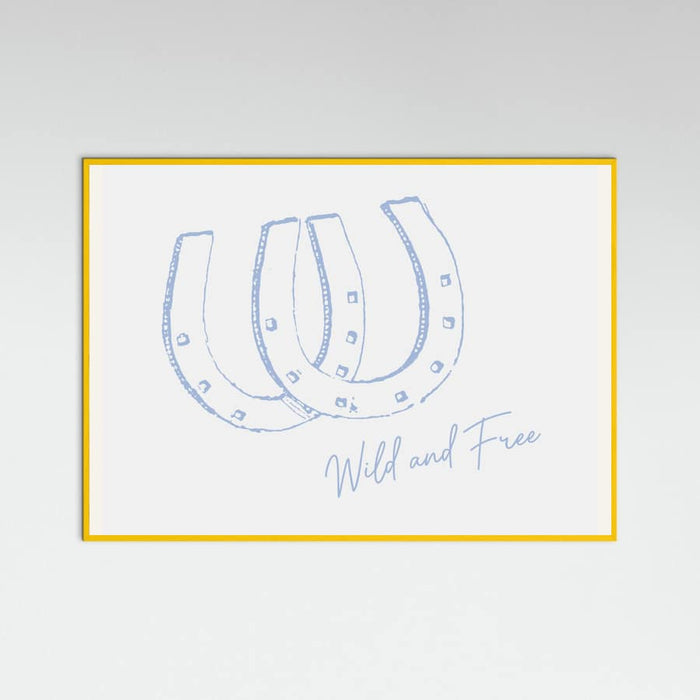 Horseshoe Wild and Free Blue Poster – plakat og kunsttryk