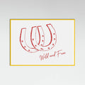 Horseshoe Wild and Free Red Poster – plakat og kunsttryk
