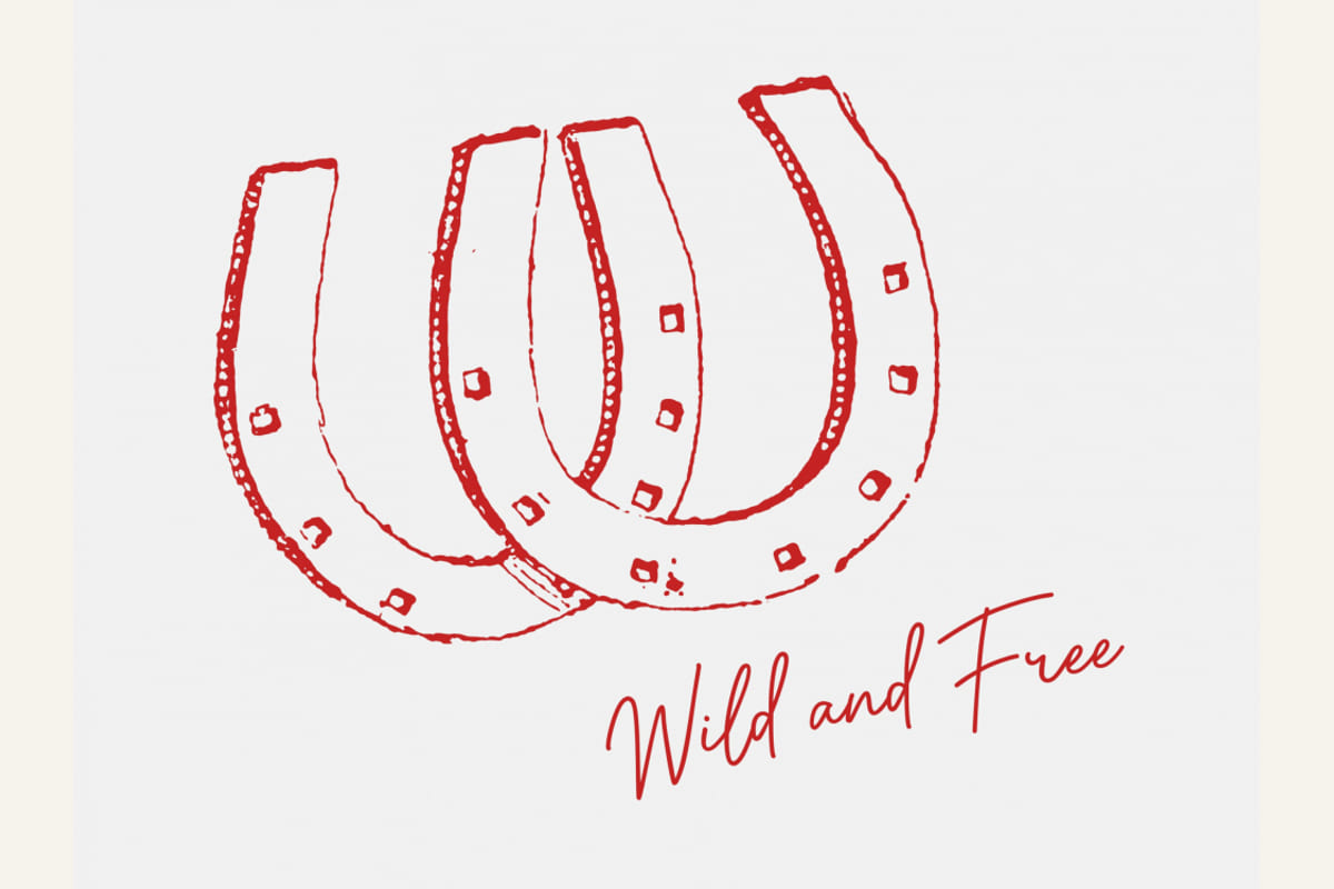 Horseshoe Wild and Free Red Poster – plakat og kunsttryk