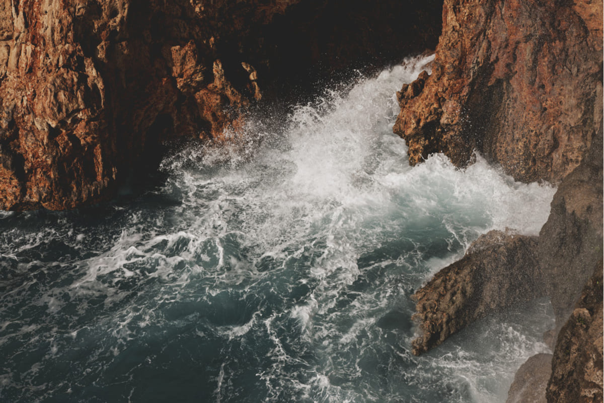 sea waves and rocks Poster – plakat og kunsttryk